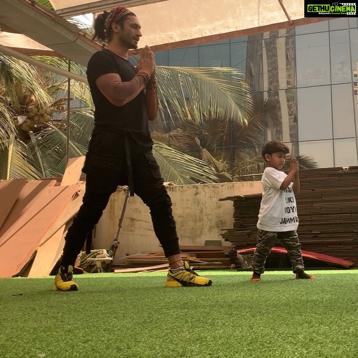 Vidyut Jammwal Instagram - WARRIORS TIME #kalaripayattu #bodybuildingmotivation #bejunglee #jungleemovie #yoga