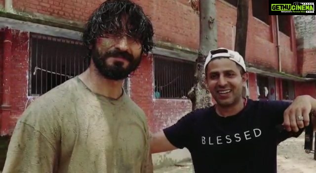 Vidyut Jammwal Instagram - To all my well-wishers, On the first anniversary of #KhudaHaafiz, I want to take a moment to thank all those who have been on this exciting journey with me. It feels great to be celebrating one year of Khuda Haafiz during the shoot of Khuda Haafiz Chapter II: Agni Pariksha. The team of the upcoming film is deriving energy from the love received from you all. See you at the movies soon. #OneYearOfKhudaHaafiz