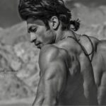 Vidyut Jammwal Instagram – Surrendering to the Himalayas #Leh #Ladakh #Bollywood #ActionHero #AdrenalineRush #POTD #HaiderKhanPhotography