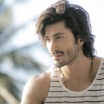 Vidyut Jammwal Instagram - Sometimes the warm sunshine does it for you! #Bliss #MagicLight #Warm #ActionHero #POTD #HaiderKhan #HaiderKhanPhotography
