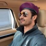 Vidyut Jammwal Instagram - BALANCING and ALIGNMENT Woh bhi zaroori hai 💪 Watch the full video on my Youtube Channel (Link in Bio) #iTrainlikeVidyutJammwal #BalancingAndAlignment #FITINDIAMOVEMENT #MartialArts