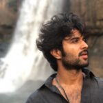 Vijay Deverakonda Instagram - Kerala ❤ Sugamaano? :) Photographer - Comrade @rashmika_mandanna