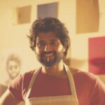 Vijay Deverakonda Instagram - An exciting script - A young team - ambitious graphics - An years worth of passion, stress and hardwork - an entire film's raw footage leaked! The kids are back & Pillalaki oo clarity iyyataniki - #RealityBehindTaxiwaala link in story.
