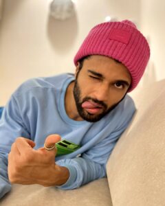 Vijay Deverakonda Instagram - A couch, a pink beanie, a ring of love and your man!