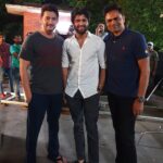 Vijay Deverakonda Instagram - Mahesshhhh sir ❤ and Vamsi anna ❤ On set #Maharshi ‭ From fighting for his movie tickets to chilling with the man on his set discussing about your work. Full love :)