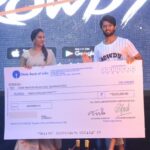 Vijay Deverakonda Instagram - The 1st @therowdyclub Sundowner Party. Filmfare given away. 25 lakhs raised for CMRF 😁 Divi labs you are now a part of my journey. This blacklady is special to all of us. I shall show my appreciation by visiting you all :)