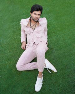 Vijay Deverakonda Instagram - Yes, I'm here!