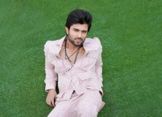 Vijay Deverakonda Instagram - Yes, I'm here!