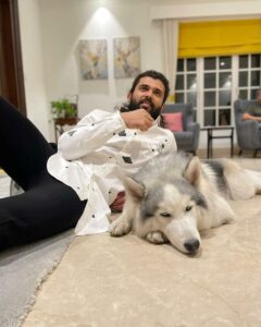 Vijay Deverakonda Instagram - Should we take a quick power nap? 🤔