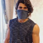 Vijay Deverakonda Instagram – My loves, 
Hope you are all staying safe🤗

Cloth face covering will help slow disease spread. 
Leave the medical masks for doctors and instead 
use a handkerchief
Use a scarf or
Use your mom’s Chunni. 
Cover your face, stay safe.
#MaskIndia