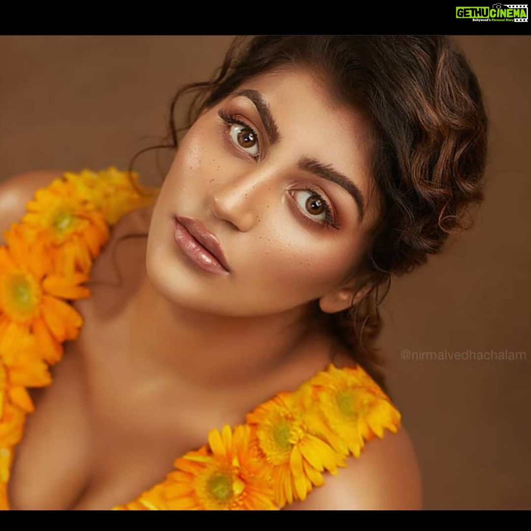 Yaashika Aanand Instagram - #freckles 🌼🌼 @nirmalvedhachalam @reenapaiva @mani_hairstylist @eega_praveen . . . . . . . . #yashika #biggboss #yashikaaannand #bollywood #kollywood #thala #instadaily #beautyphotography