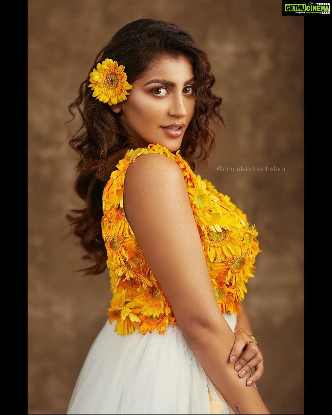 Yaashika Aanand Instagram - 🌼🌼🌼 @nirmalvedhachalam @mani_hairstylist @reenapaiva @yoshnasbyela