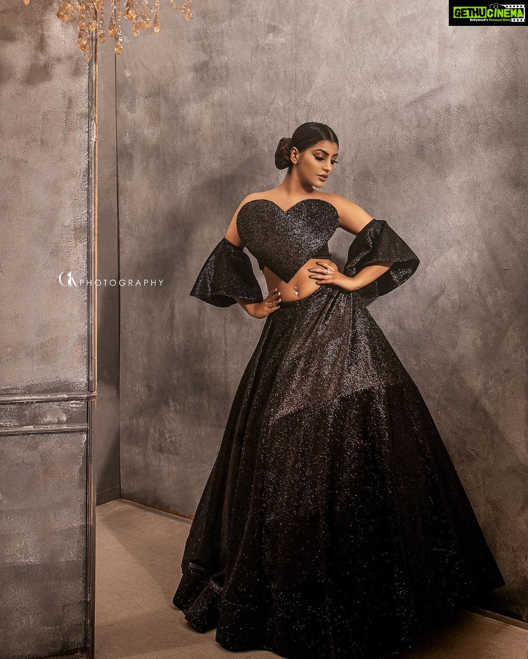 Yaashika Aanand Instagram - •You were my cup of tea but I drink wine now• Mua @beautyunveiled_by_jeevi Wearing @vynod.sundar Photo courtesy @gk_.photography._ Styling @paviiiee_08 Hair @saisubha_hairstylist Post production @svkmediaworks . . . . . #yashika #yashikaaannand #styleblogger #fashion #trending #biggboss #biggbosstamil #instadaily #glamour #sexy #viral
