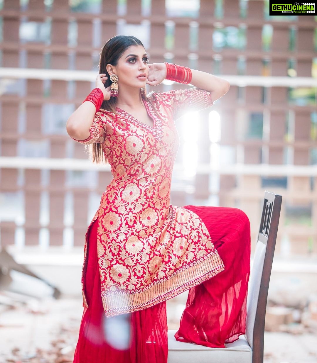 Yaashika Aanand Instagram - •Good things take time • Wearing @ashwin.thiyagarajan Mua @vijiknr Hair @hairandmakeupbyhema Photo courtesy @camerasenthil #yash #yashika #yashikaaannand #biggbosstamil #iamk #punjabi #kollywood