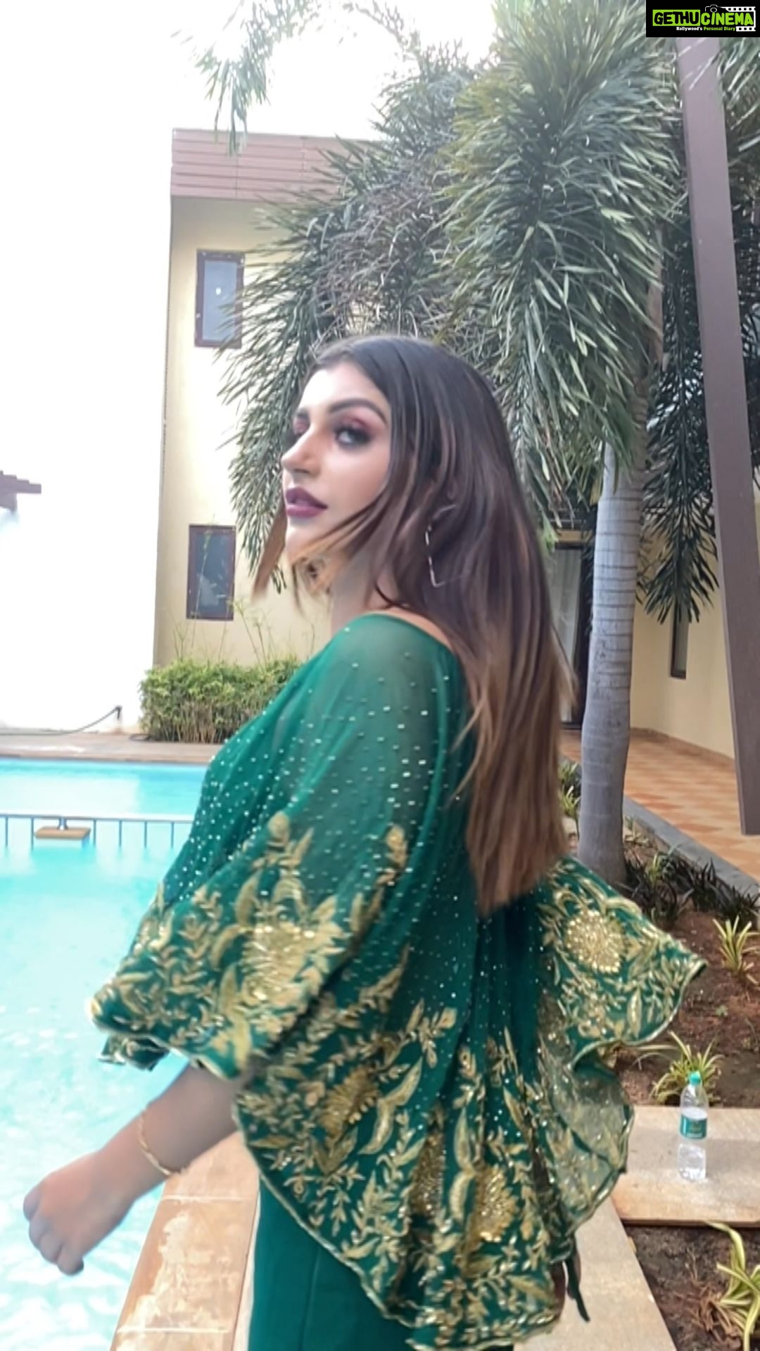 Yaashika Aanand Instagram - Wearing @ashwin.thiyagarajan Mua @vijiknr Hair @hairandmakeupbyhema Video courtesy @camerasenthil Edited by your’s only 🤪 . #reels #reelsinstagram #fashion #trending #instadaily #malang #yash #yashika #yashikaaannand #biggboss #tamil #bollywood #kollywood #reelkarofeelkaro #iamk