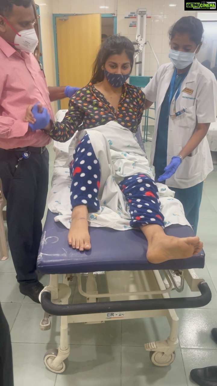 Yaashika Aanand Instagram - Baby steps 🐾 ! 🙏🏻🧿 95 days of hope , prayers and strong will !! Hope to get back stronger on my feet without any support 🤞💪 Thankyou doctors for taking care of me so well🙏🏻🤗 ♥️ Special thanks to my home nurse hema and my physiotherapist 👩‍⚕️ .#pelvicfracture #legfracture . . . . . . #motivation #getbackontrack #reelsinstagram #explore #yashikaaannand #anbesivam #godisgood #omsairam #setbacktocomeback