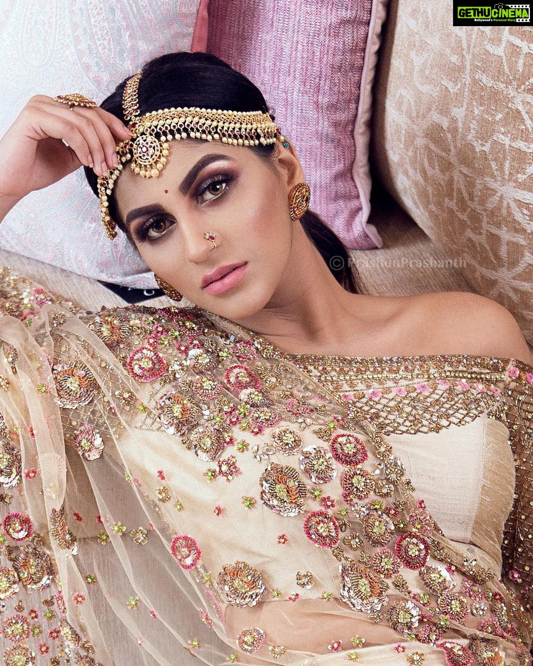 Yaashika Aanand Instagram - 1 , 2 or 3 ? 👑 Outfit & Styling @studio149 Shot by @prachuprashanth . . Makeover @vijiknr Accessories @bronzerbridaljewellery . . Interiors Courtesy - Couches from @createyourcouch . . . . . . . . . . . . #iamk #biggboss #wedding #dhuruvangalpathinaaru #yashika #yashikaaannand