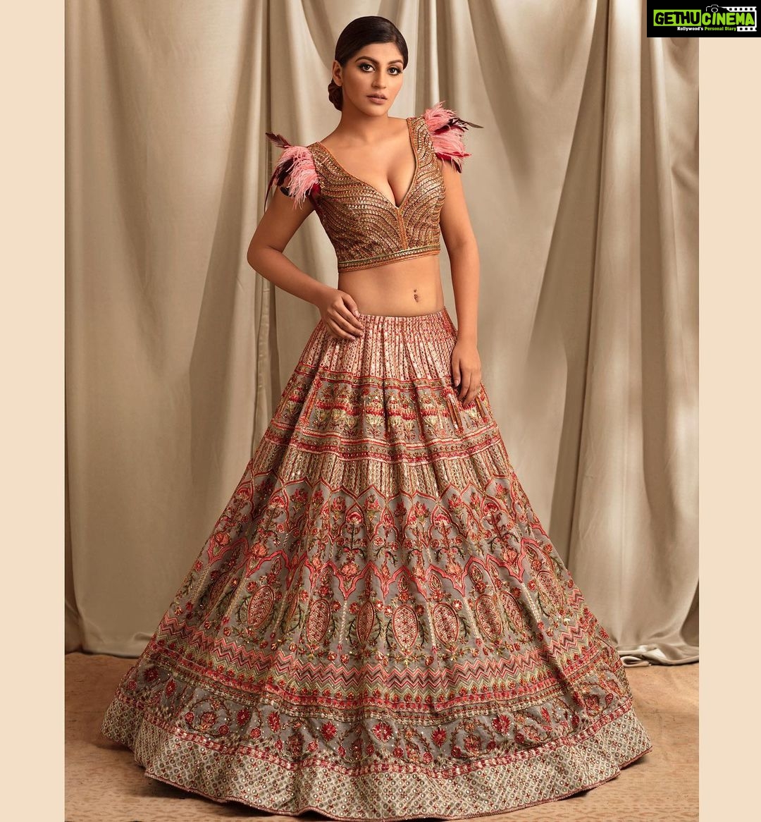 Yaashika Aanand Instagram - And here comes the final one from most fav shoot ❤️ Wearing @sidneysladen 🔥 Photo courtesy @venketramg 🔥 Mua @bride_over Hair @pinkylohar Post production @disha_dee