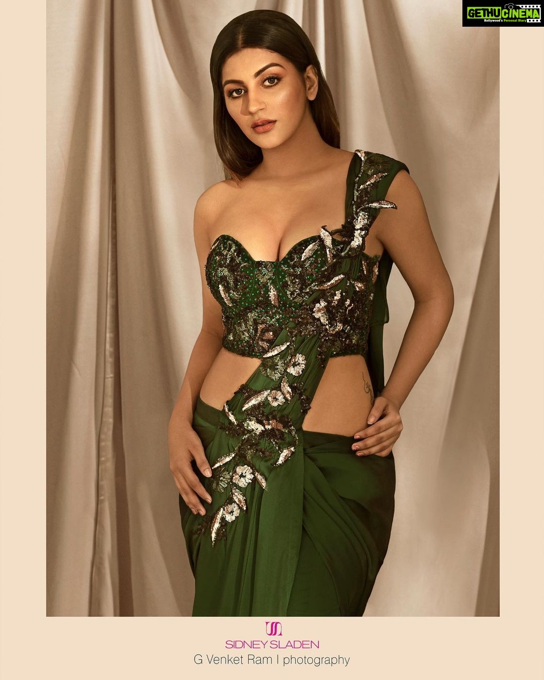Yaashika Aanand Instagram - Swipe to see the complete look ❤️ . Wearing @sidneysladen 🔥😍 Photo courtesy @venketramg ❤️ Mua @bride_over Hair @pinkylohar Post production @disha_dee