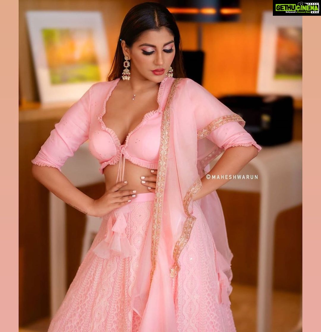Yaashika Aanand Instagram - 🎀 Makeup|Hair| Styling @pushplatahairandmakeup Outfit @suhanyalingamofficial Shot & processed @maheshwarun.photography Team @dante_boy_hastagging @krish.photography