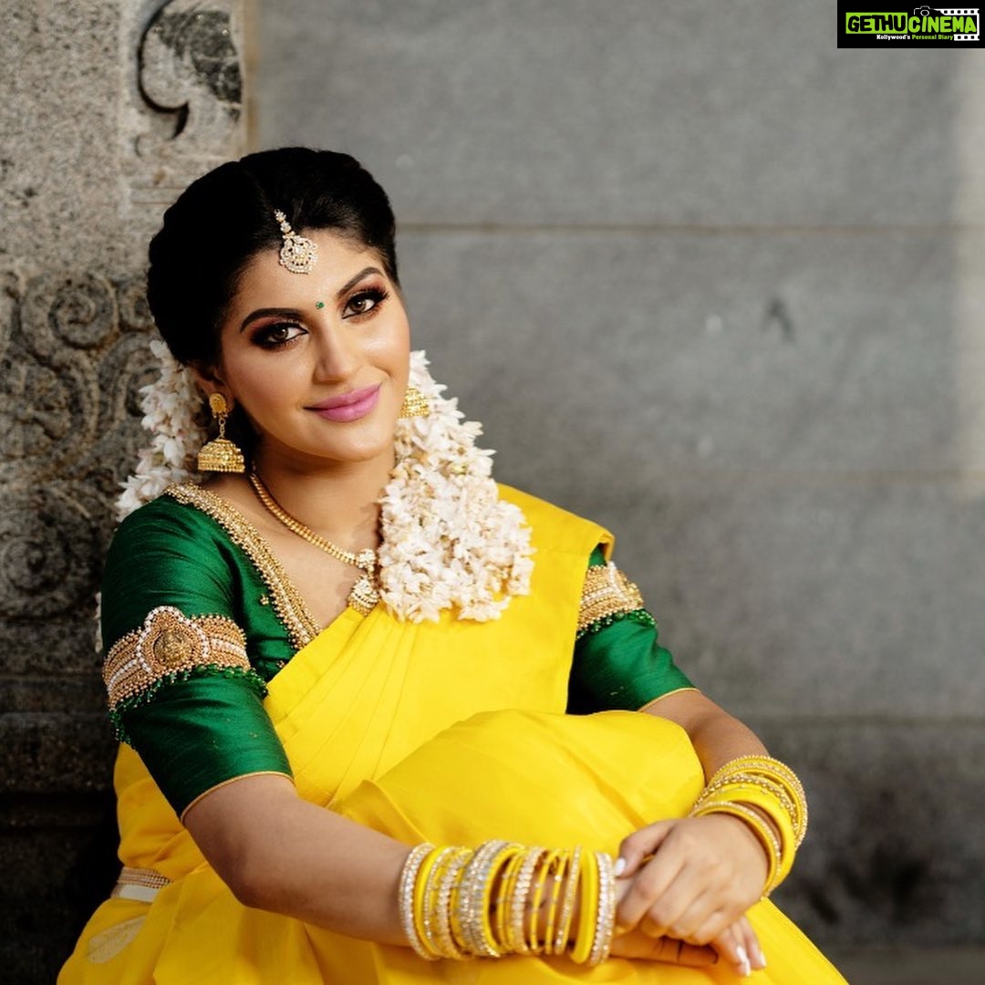 Yaashika Aanand Instagram - இனிய பொங்கல் நல்வாழ்த்துகள் 🌾💐❤️ have a positive year ahead ! Love u all ! . . . Photography - @loveknotstories Make up - @ardanaharanbridal Hairdo - @dharmen_sha_dave Saree - @pattushastra Blouse - @sajna_bridal_wear_designer Bangles - @navrascollections
