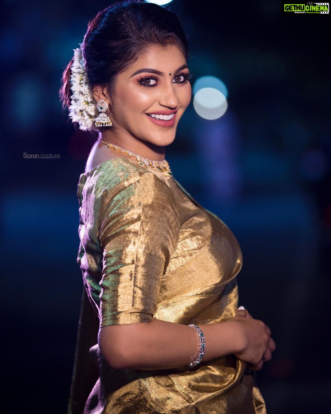 Yaashika Aanand Instagram - Today’s look for #anandavikatancinemaawards 🤩 Makeup : // @artistrybyolivia 💄 Hair : // @jayashree_hairstylist 🌛 Photo courtesy : // @sarancapture 📸 Styling - :// @artistrybyolivia / @jayashree_hairstylist 🌸 Jewellery : // @new_ideas_fashions 💎