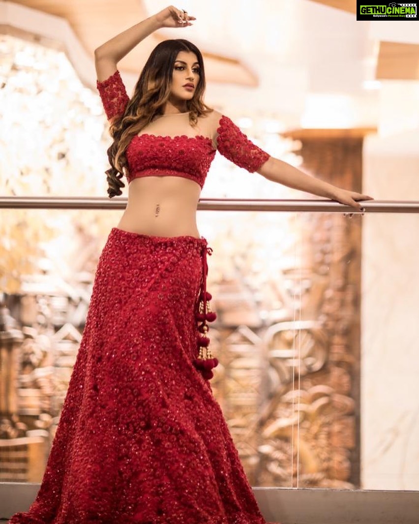 Yaashika Aanand Instagram - On camera @arshad.media 📸 Wardrobe courtesy @_.rubeenavogueofficial._ Styled by @labelswarupa 👗 Makeup @priyadharshini.makeupartist 💄 Hair @mani_hairstylist ❤️ Park Elanza