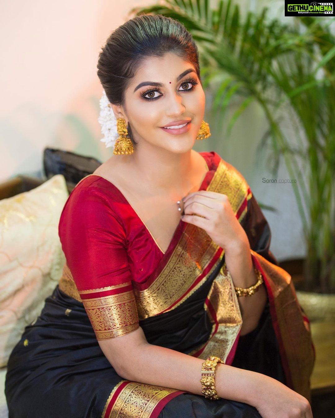 Yaashika Aanand Instagram - Ready for @zeetamizh Suvee #thangappen Viruthugal Awards’19 #zeecineawards Makeup @artistrybyolivia ❤️ Hair @jayashree_hairstylist 😍 Photo courtesy @sarancapture ✨ Jewel @vivahbridalcollections 💯