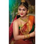 Yaashika Aanand Instagram - SWAMVAR- Wedding of a queen A queen is elegant and fiercely beautiful. The queen who is dressed elegantly and never fails to stand out. Our beautiful shoot has been choreographed to make you all believe that there’s a queen within you. Our look has been put together by all those mentioned below. @lavanyaeuginebridalmakeup Jewellery- @angels_blush_salon_and_spa Blouse - @adithiudayakumarofficial Venue - @varnamalaweddingexperience Saree- @shringaramsarees Styling - @_oindrilaroy_ Shoot Concept and Production Management - @oin.inc