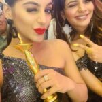 Yaashika Aanand Instagram - Won an award as an achiever ❤️ thankyou Dreamzone ! I know you’ve seen me from my initial days ! And thankyou to all my fans who shower unconditional love everyday ! ❤️ #grateful🙏 ! Thanks @aishwarya4547 for cheering me up ❤️ love you all ! One more in the shelf !! Hardwork pays off