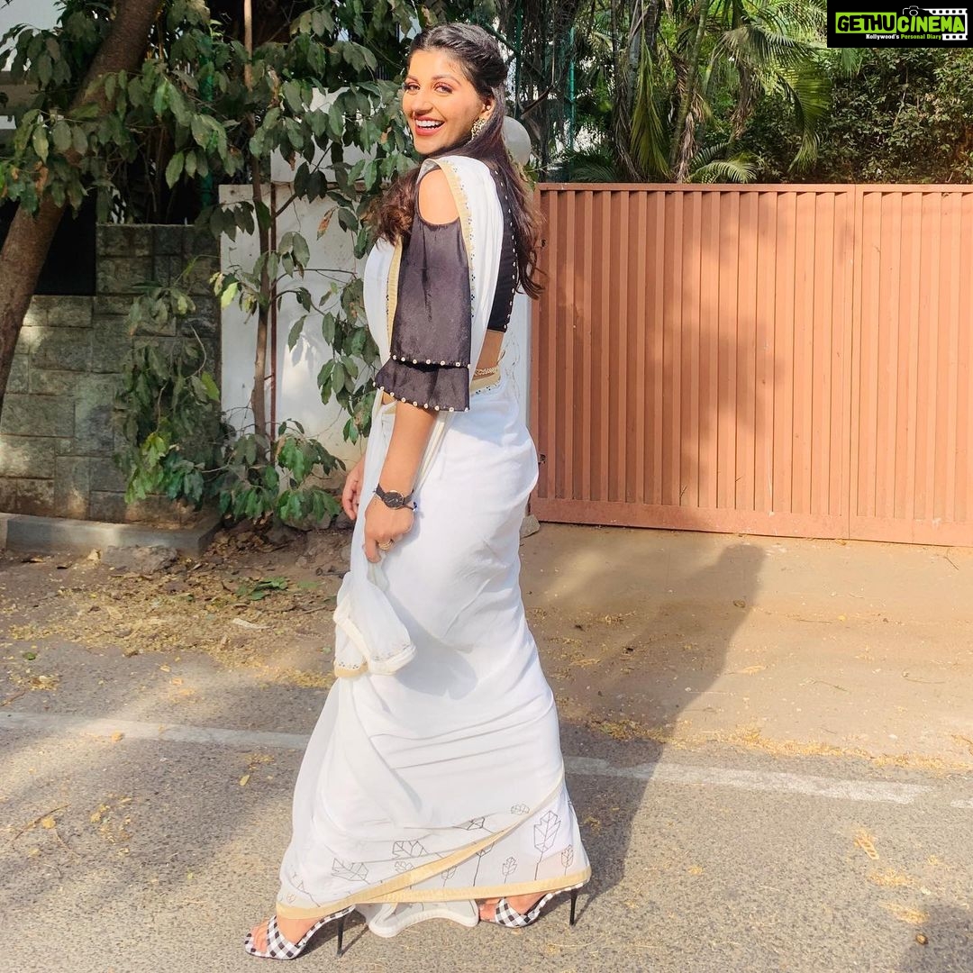 Yaashika Aanand Instagram - ❤️ illarukum inde oname ashamsagal !! Wish you all a very Happy, Prosperous, Colorful, Healthy, Wealthy Onam !! May God bless with all love & happiness. #happyonam