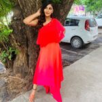 Yaashika Aanand Instagram – Promotions for #zombie 
Heading to @suntv @sunmusic_offl 
Outfit / styling @studio149 
Makeup @firstlovecelebritymakeupstudio 
Credits @mani_aka_mak 
Heels @hm Vasanth TV Media