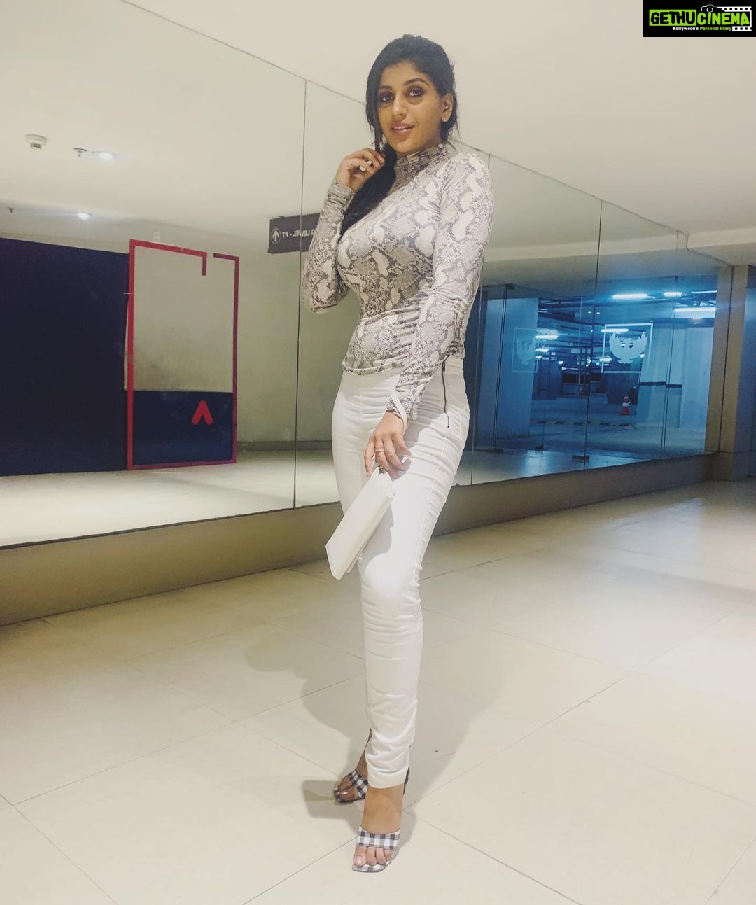 Yaashika Aanand Instagram - Movie date night!!