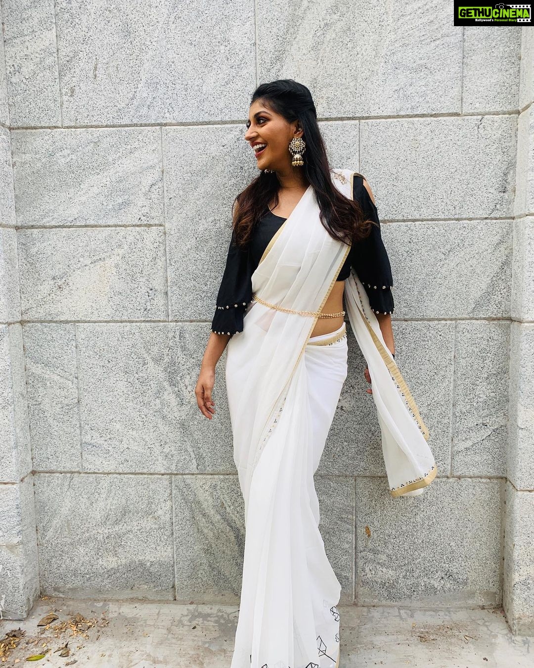 Yaashika Aanand Instagram - All ready for the inauguration of @greentrendssalon !! Beautiful saree n blouse from @sapnamunothlabel !! π Makeup π @anushyaa_mua Earrings. @tulua.in Photo courtesy @osheen._.anand #swipeleft