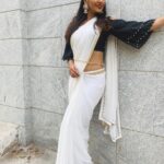 Yaashika Aanand Instagram – All ready for the inauguration of @greentrendssalon !! Beautiful saree n blouse from @sapnamunothlabel !! π
Makeup π @anushyaa_mua
Earrings. @tulua.in
Photo courtesy @osheen._.anand best Photograoher oh this planet xD happy ? Xx