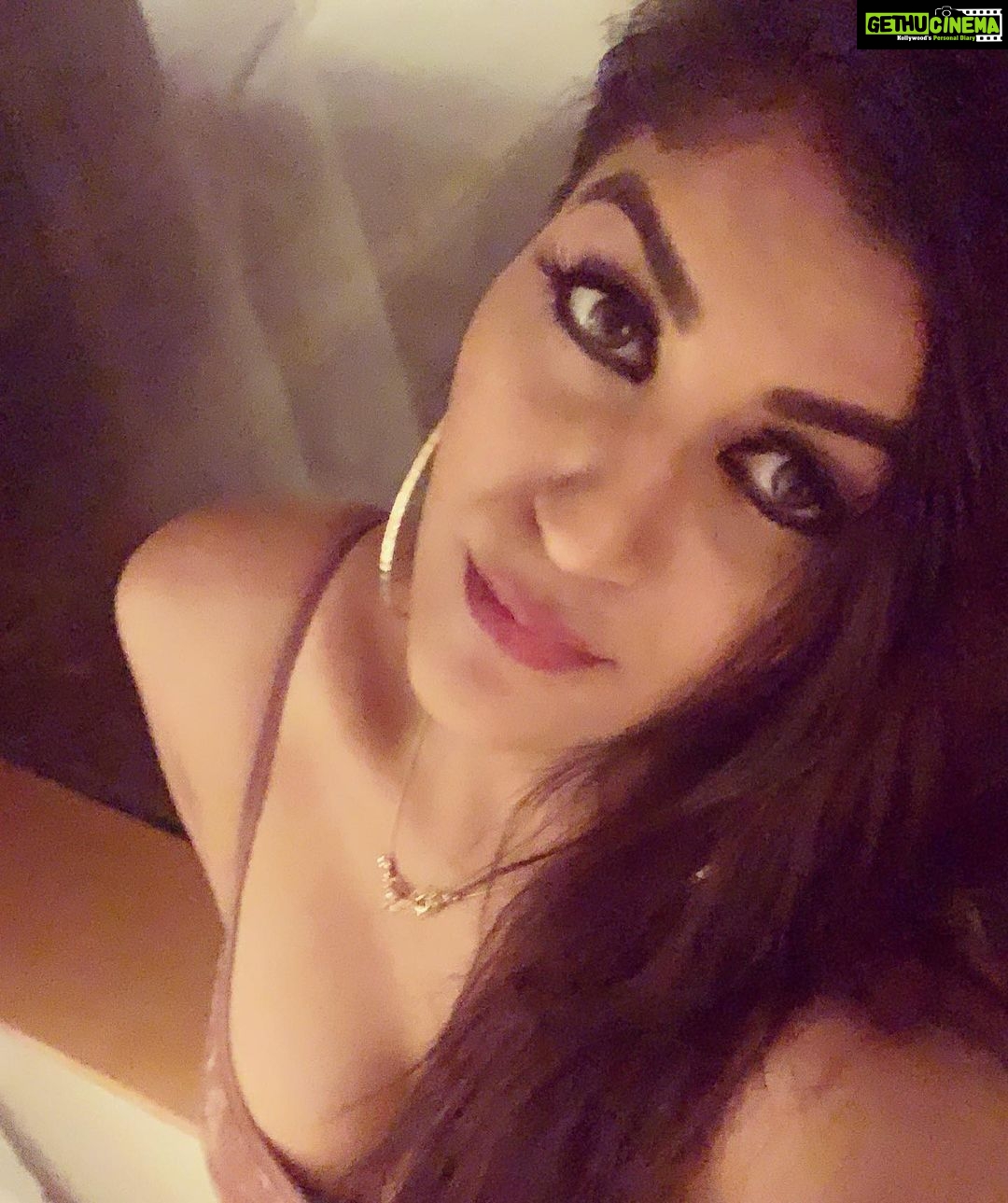 Yaashika Aanand Instagram - 👀 Dubai, United Arab Emirates