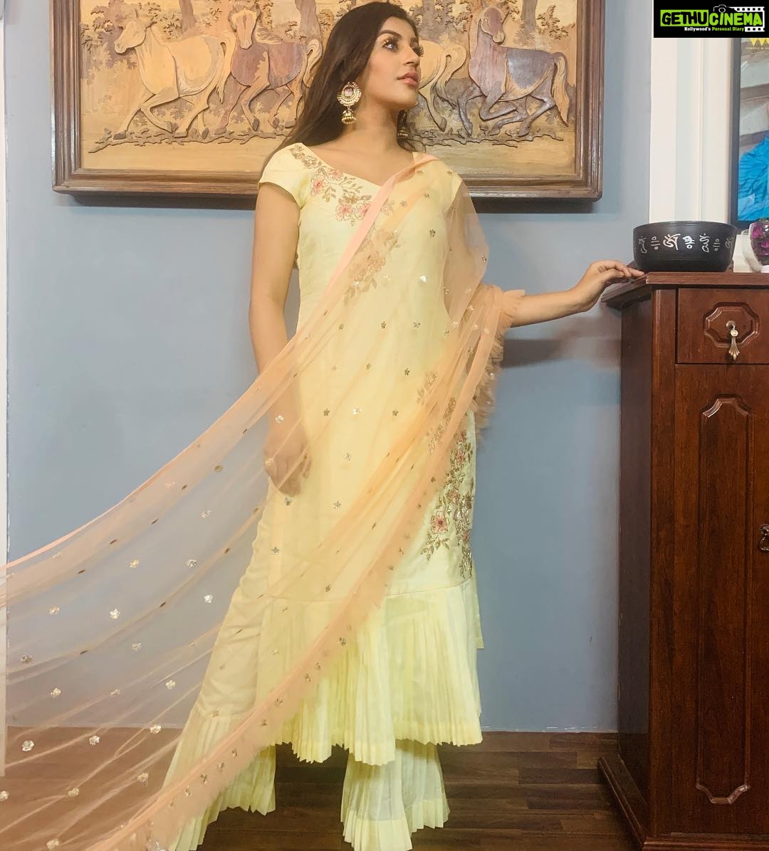 Yaashika Aanand Instagram - This beautiful outfit from @piyanshubajaj 👀✨ Styled by @gigglemug_95 ❤️ Earrings from @asquareaccessories