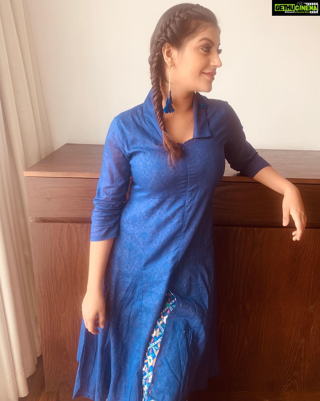 Yaashika Aanand Instagram - Comment your fav song ❤️⭐️ Let’s see if I find my fav songs in the comments 😂 Bangalore, India