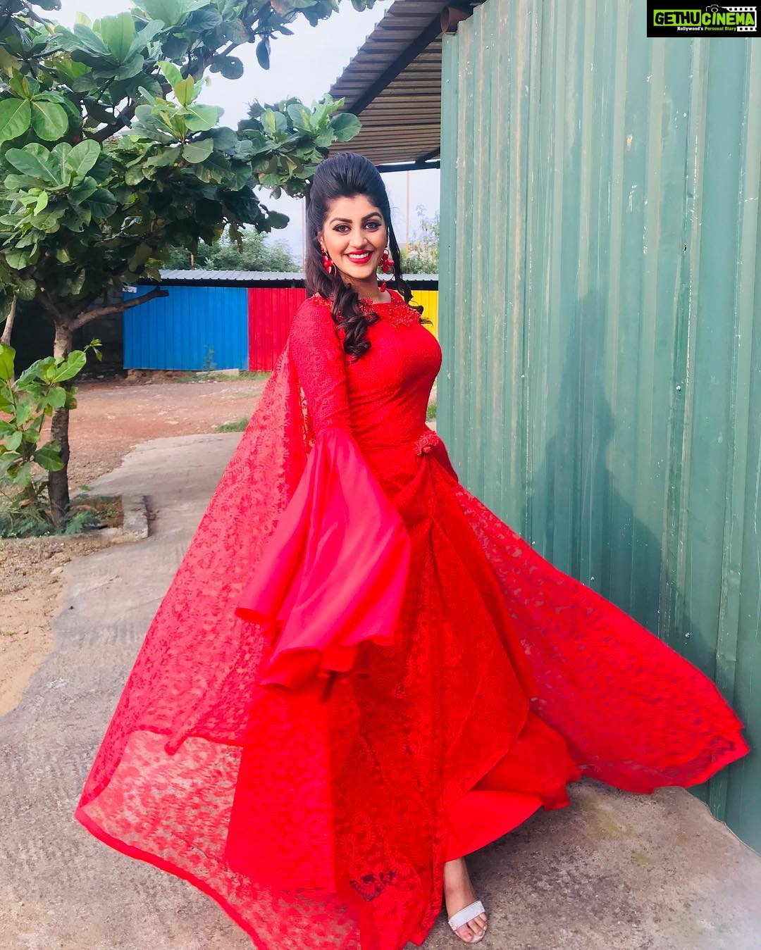 Yaashika Aanand Instagram - #jodifununlimited @vijaytelevision Styled by @raji_designer 🔥 Assisted by Sammy