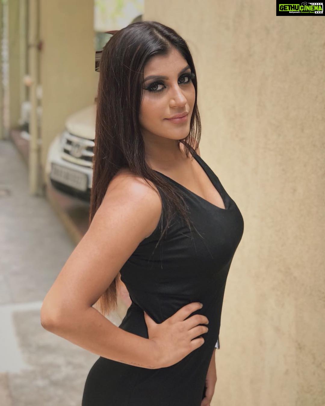 Yaashika Aanand Instagram - #IAMK #PressMeet #iamkfrommay4 Hair and makeup by 💄- @sharu__191999 ❤️