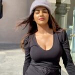 Yaashika Aanand Instagram – Oh no !! I hope I don’t fall 😱😰 

#reelsinstagram #reelitfeelit #reelkarofeelkaro #ihopeidontfall #trending #yashikaaannand #yashika #glamour #kollywood #bollywood #tamil #biggboss