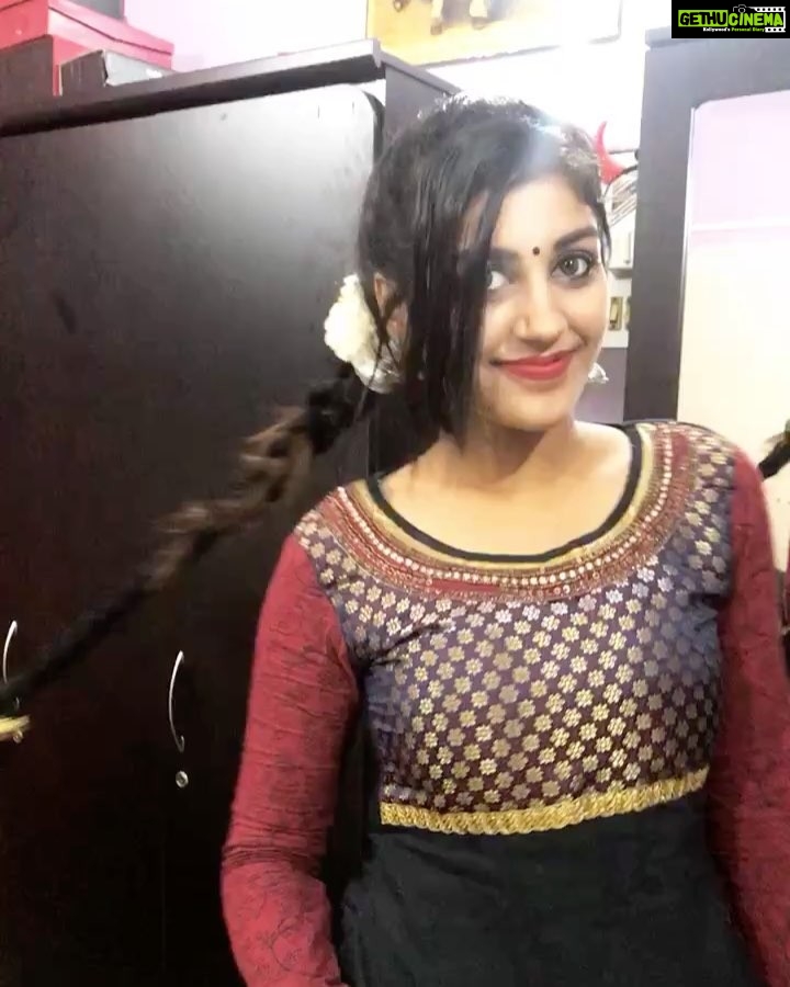 Yaashika Aanand Instagram - When I turn back towards you 😘😍 #beinggirly