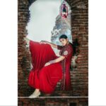 Yaashika Aanand Instagram - Behind the camera @maheshkrishnan Makeover: @sharu__191999 Designer: @kavithasachi Photography Assists: Sasitharan Sinnamany & Charu Prakash © @maheshkrishnanphotography Krishnan Photography