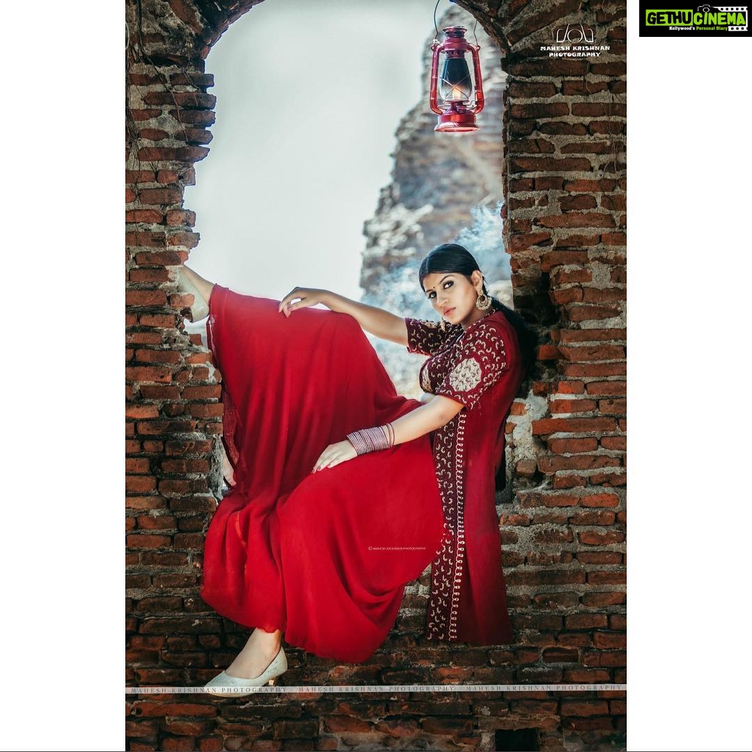 Yaashika Aanand Instagram - Behind the camera @maheshkrishnan Makeover: @sharu__191999 Designer: @kavithasachi Photography Assists: Sasitharan Sinnamany & Charu Prakash © @maheshkrishnanphotography Krishnan Photography