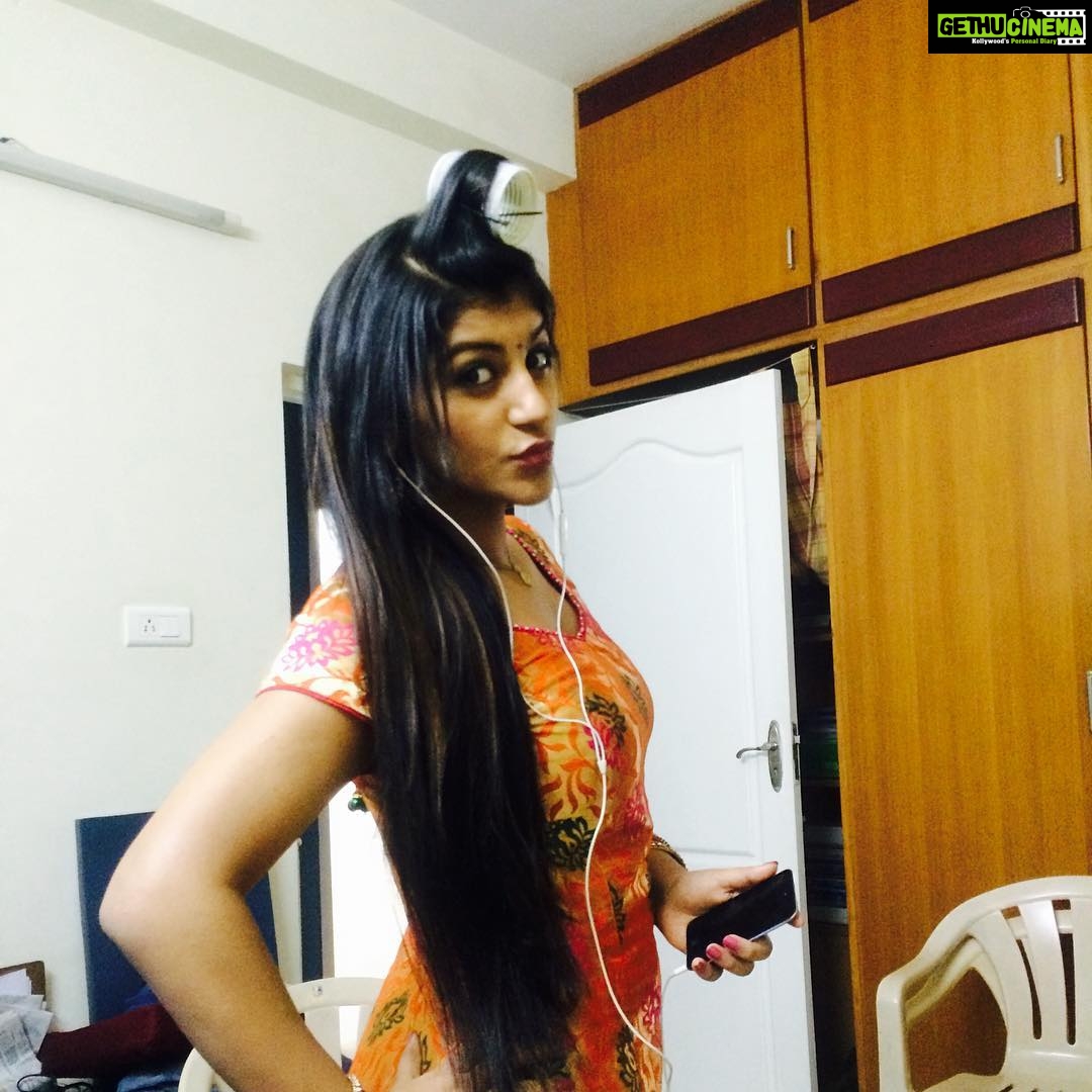 Yaashika Aanand Instagram - While I was shooting for my debut film, dhuruvangal pathinaru <3 hitting the theaters this September <3 #workworkwork Check the trailer ! It's in my bio #dhuruvangal16 Coimbatore, Tamil Nadu