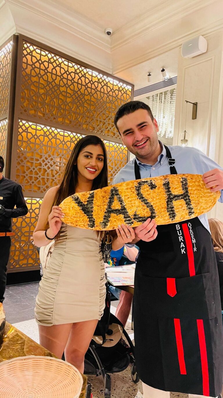 Yaashika Aanand Instagram - Was a pleasure meeting this smiling face 👨🏻‍🍳 ❤️ !! Thanks for the great time in Dubai ❤️ @cznburak @cznburakdubai ! Hope to see u again 🤗 #chef #cznburak #dubai #reelsinstagram #foodie #dubaidiaries @dubai #uae🇦🇪 #dubaifood