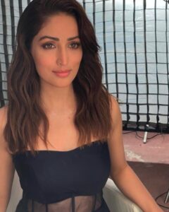 Yami Gautam Instagram - Midnight blue ✨ #setdiaries @manishamelwani @flavienheldt @salechav