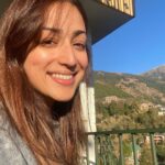 Yami Gautam Instagram – Missing these #nofiter Sunny mornings in Himachal ❤️☀️