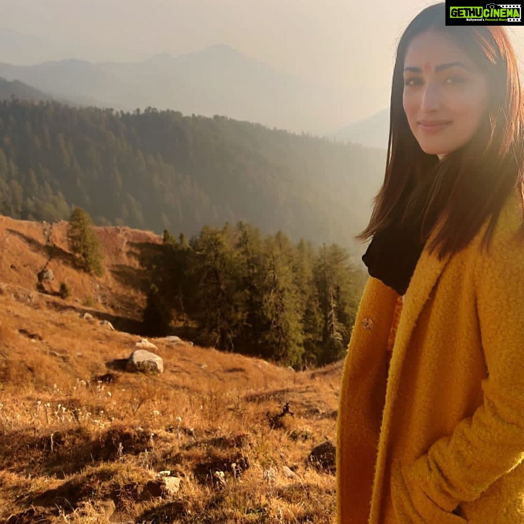 Yami Gautam Instagram - My job gives me ample of opportunity to travel & explore places as much as I would love ! Apart from all the touristy spots etc, the one place I make it a point to visit is any holy shrine ! I believe in spirituality & apart from faith, there is something mystical about the strength & energy certain shrines hold 🙏🏻🤍 P.S.. thnx to my amazing team who accompanied me to this not so easy trek, but absolutely worth & made it a memorable day 💛 #pohlanimatamandir #dalhousie Our star 📷 @Flavien & @salechav