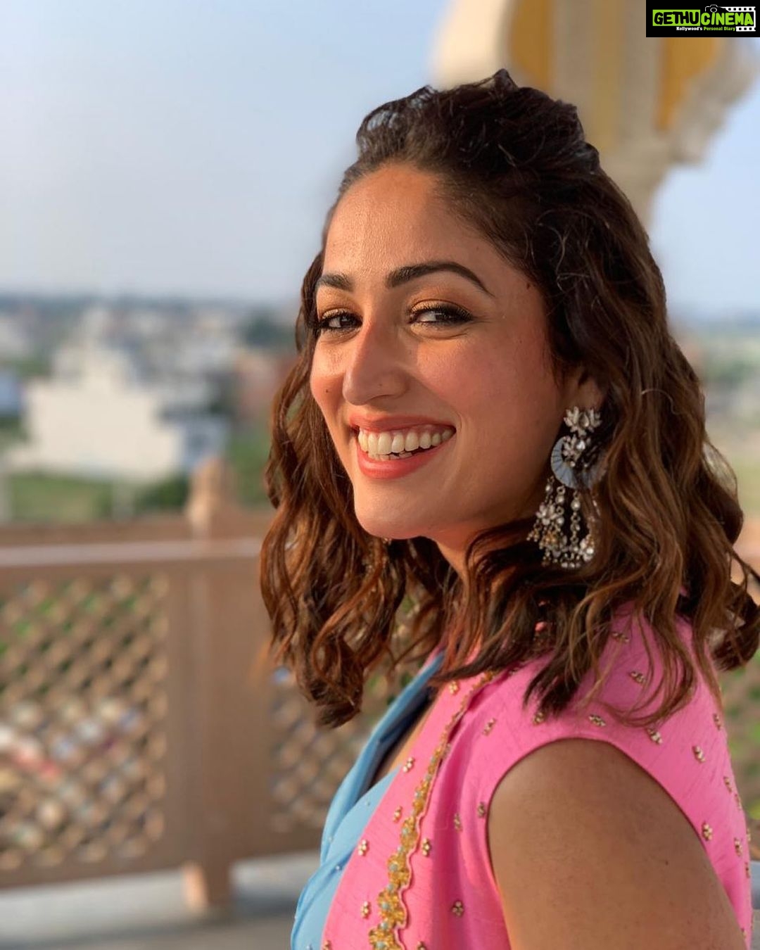 Yami Gautam Instagram - Just smile:) #GINNY 💕 #GINNYwedsSUNNY @netflix ...